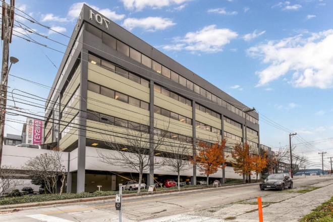 德克斯特701号是西雅图南湖联合社区的一栋六层办公楼.